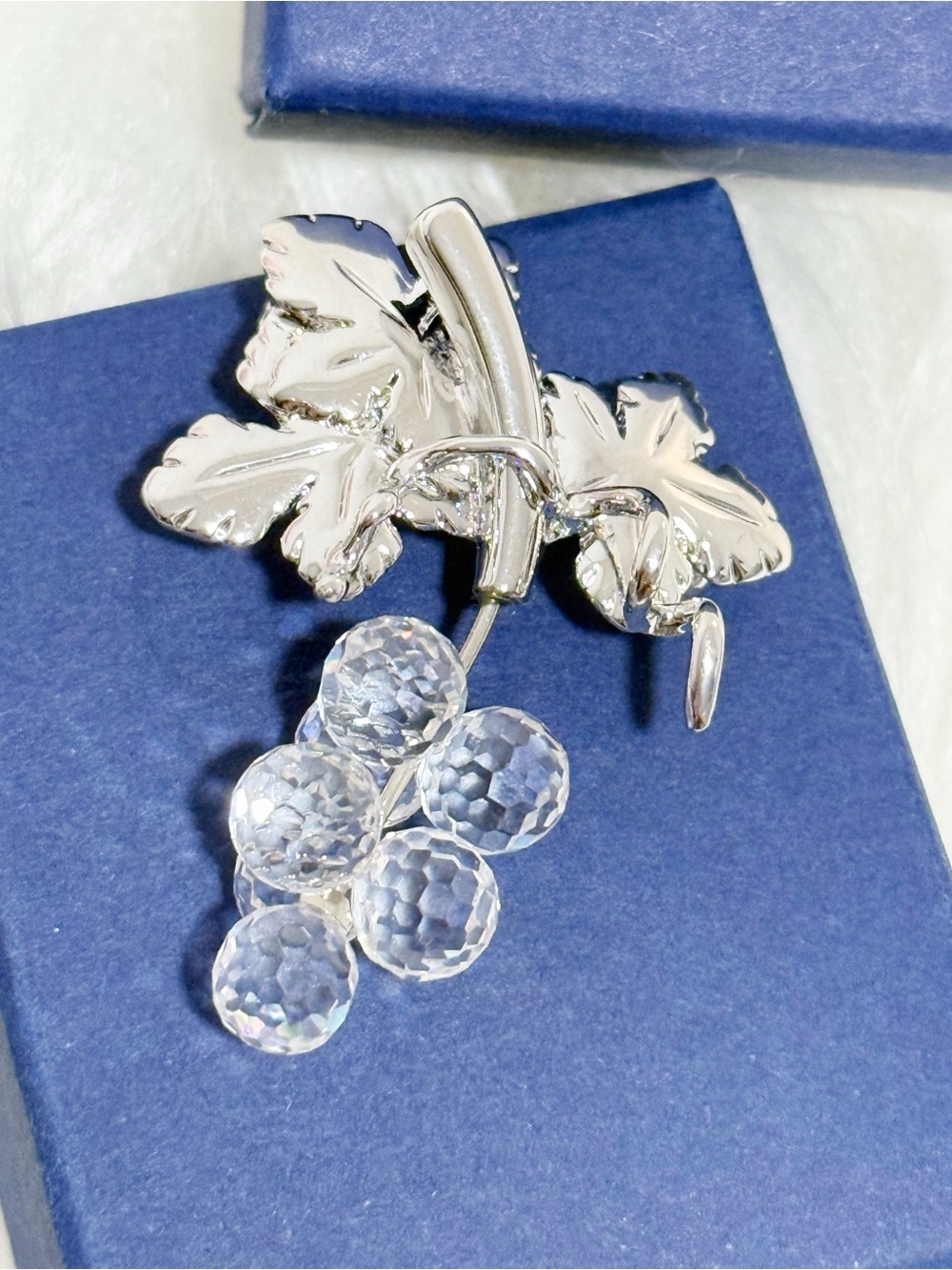 Swarovski Crystal Memories Silver Tone Grapes Brooch🥳🥳❌❌ - Picture 5 of 7